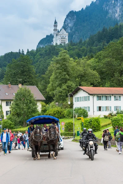 Hohenschwangau street and Neuschwanstein Castle — Stock Photo, Image