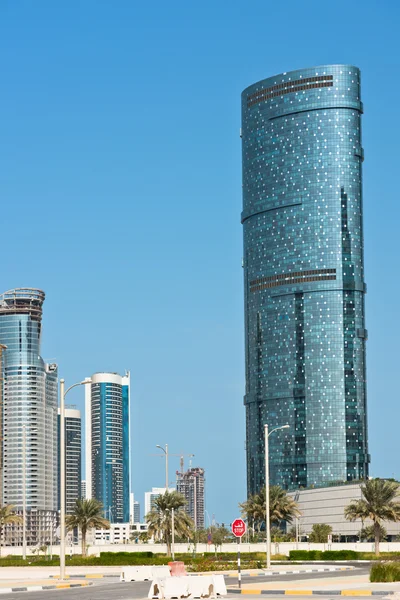 Abu Dhabi ulice drapacze chmur — Zdjęcie stockowe
