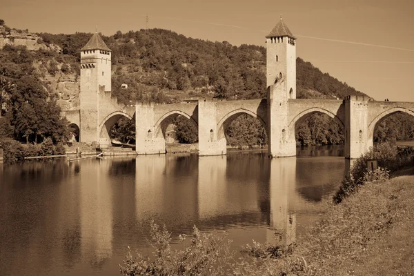 El puente del Valentre en la ciudad de Cahors — Foto de Stock