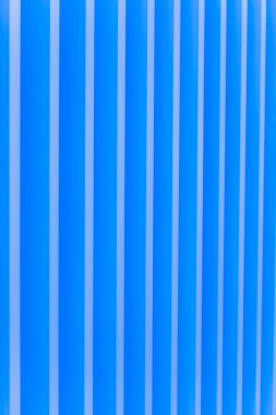 Mavi şeritli metal cephe