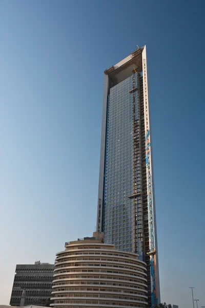Rues d'Abu Dhabi avec gratte-ciel — Photo