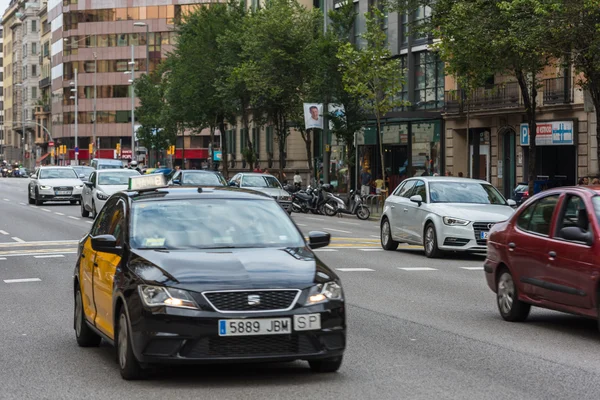 Traffico automobilistico sulla strada di Barcellona — Foto Stock