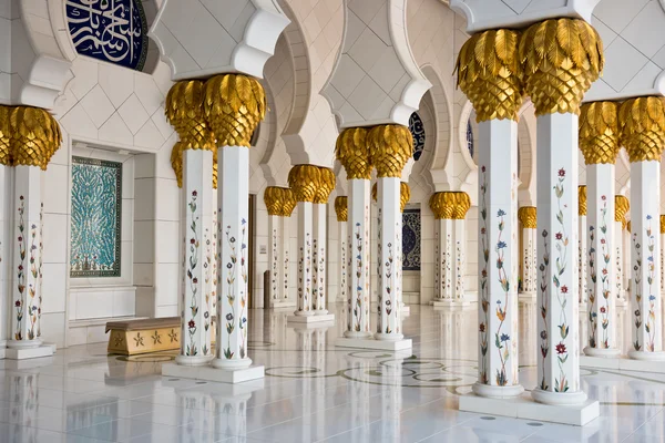 Sheik zayed vit moské — Stockfoto