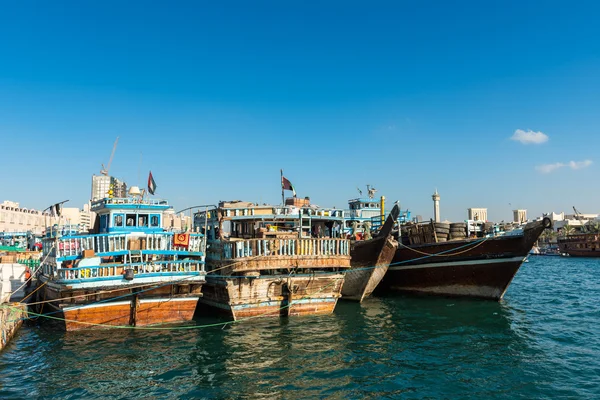 ドバイ クリークでアラビアのボート — ストック写真
