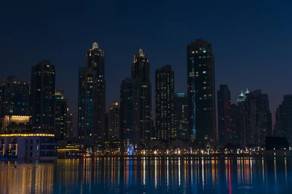 Vista noturna da marina de Dubai — Fotografia de Stock