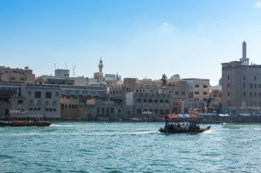 dubai creek adlı geleneksel tekneler