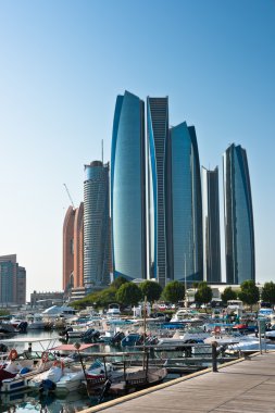 Al Bateen Wharf ve Etihad kuleleri