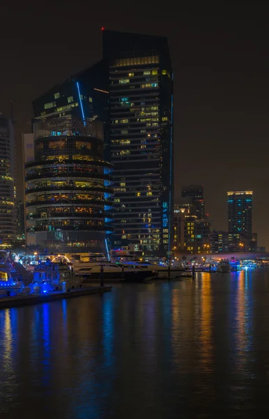 Vista nocturna del puerto deportivo de Dubai —  Fotos de Stock