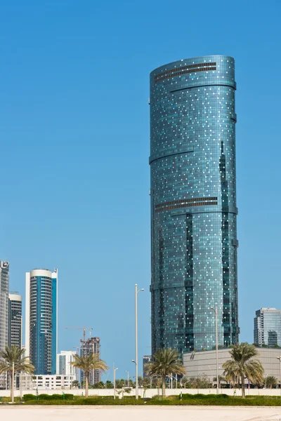 Abu Dhabi ulice drapacze chmur — Zdjęcie stockowe