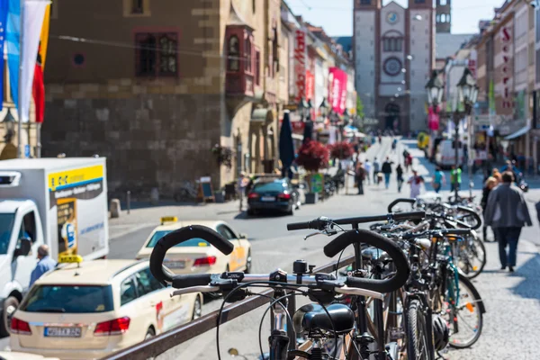 Cyklar på gatorna i Würzburg — Stockfoto