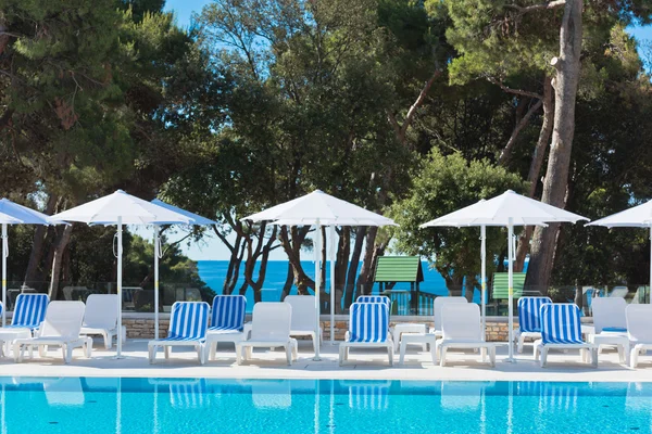 Hotel Poolside Chairs — Stock Photo, Image