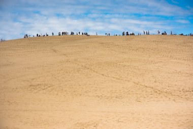 İnsanlar en yüksek kumul ziyaret 
