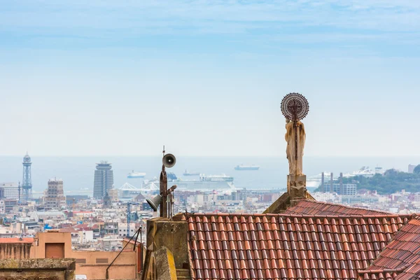Telhados de edifícios em Barcelona, Espanha — Fotografia de Stock
