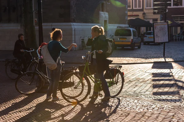 Ludzie na ulicy Utrecht — Zdjęcie stockowe