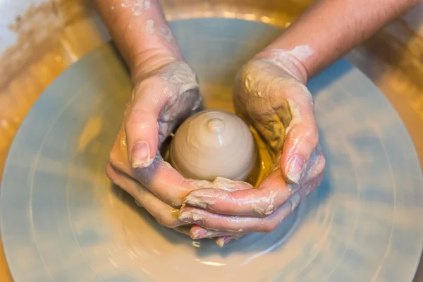 Pottemakeri - lage et leirbeger – stockfoto