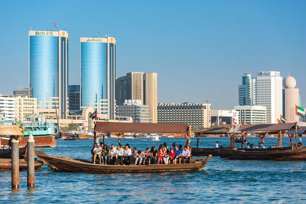 Traditionelle arabische Boote am Dubai Creek — Stockfoto