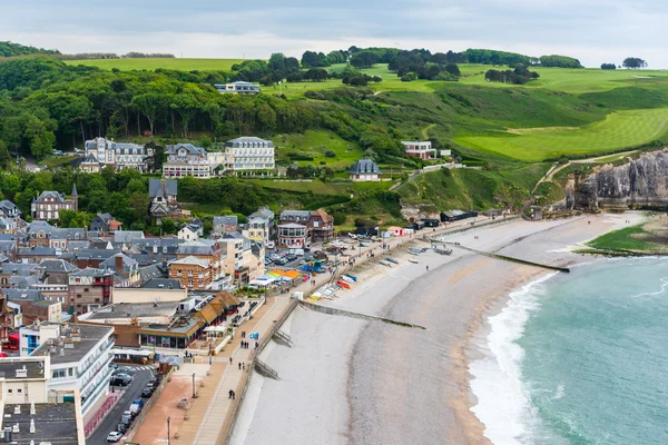 Weergave te Etretat, Frankrijk uit bovenstaande — Stockfoto