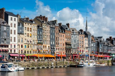 Normandiya'daki Honfleur liman 