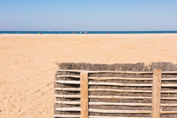Deauville beach med ett staket — Stockfoto