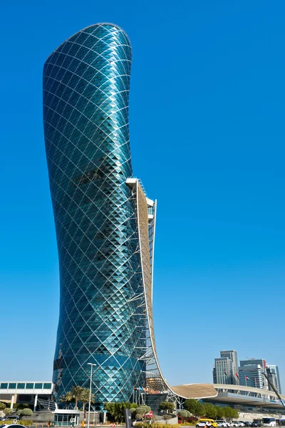 La torre de la Puerta Capital en Abu Dhabi — Foto de Stock