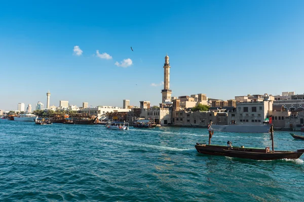 Traditionelle arabische Boote am Dubai Creek — Stockfoto