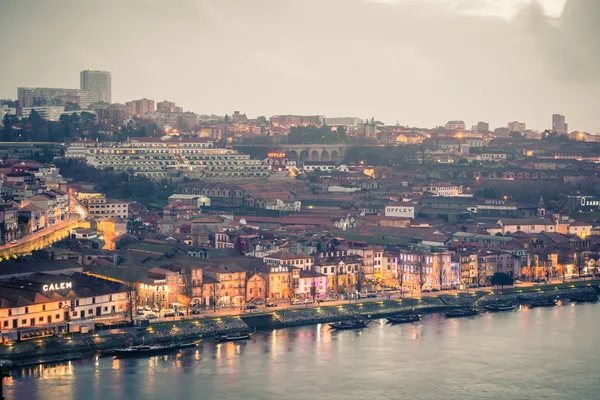 Přehled z Vila Nova de Gaia, okres Porto, Portugalsko na ni — Stock fotografie