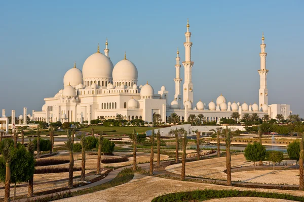 Sheikh Zayed fehér mecset Abu Dhabiban — Stock Fotó