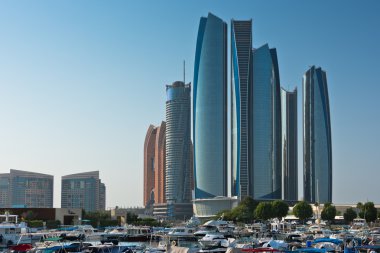 Al Bateen Wharf ve Etihad kuleleri