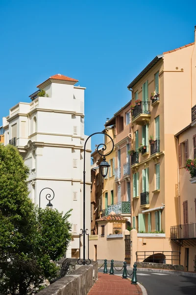 Gator och byggnader i gamla stan Monaco — Stockfoto