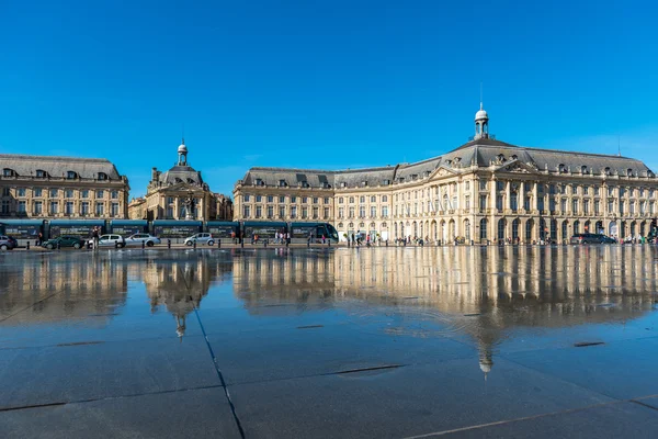 Bordeaux ayna çeşme