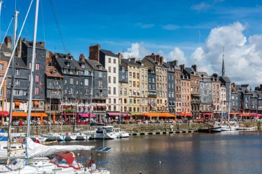 Normandiya'daki Honfleur liman
