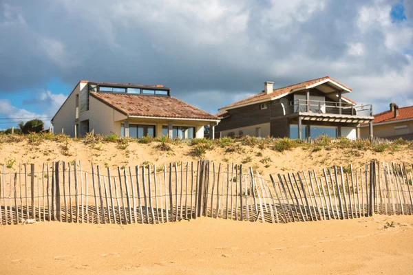 Wooden fence on Atlantic beach — Stock Photo, Image