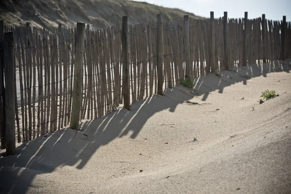 Valla de madera en la playa del Atlántico —  Fotos de Stock