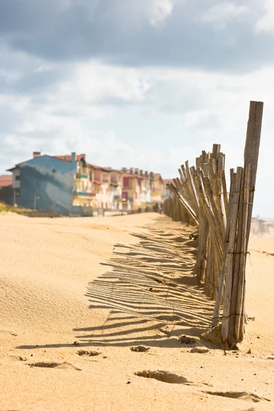 Wooden fence on Atlantic beach — Stock Photo, Image