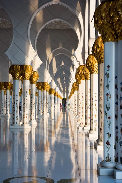 Sheikh Zayed Mesquita Branca em Abu Dhabi, Emirados Árabes Unidos — Fotografia de Stock