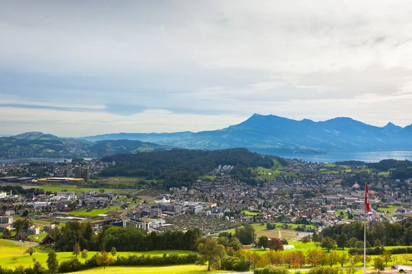 Uitzicht vanaf de bergen naar de stad van Luzern — Stockfoto