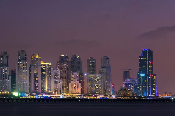 Nocna panorama miasta Dubaj — Zdjęcie stockowe