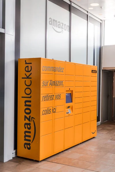 Amazon Locker Centro Comercial Punto Recogida Naranja Para Productos Pedidos — Foto de Stock