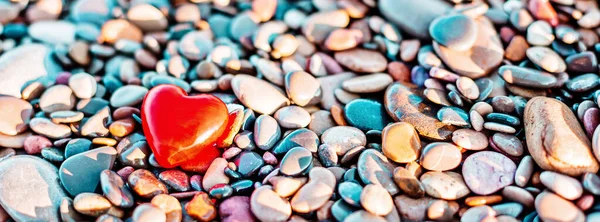 Valentines Day Concept Romantic Love Symbol Red Heart Pebble Beach — Stock Photo, Image