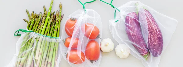 Fresh Organic Vegetables Eco Reusable Produce Shopping Bags Flat Lay — Stock Photo, Image