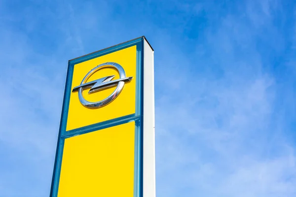 Logo Značky Opel Jasně Modrém Pozadí Oblohy Lyonu Francie Února Stock Obrázky