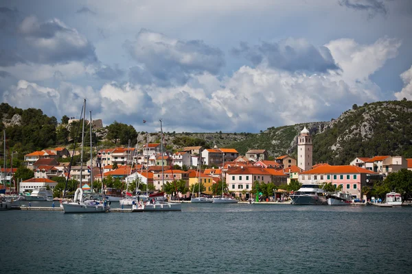 Skradin é uma pequena cidade histórica na Croácia — Fotografia de Stock