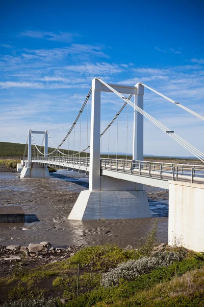 El puente sobre el río islandés Jokulsa a Fjollum — Foto de Stock