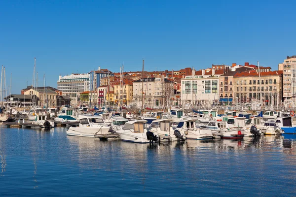 Widok na Stary Port w Gijón i jachtów, Asturias, Hiszpania — Zdjęcie stockowe