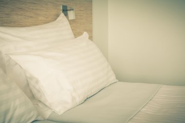 otel odasında yatak