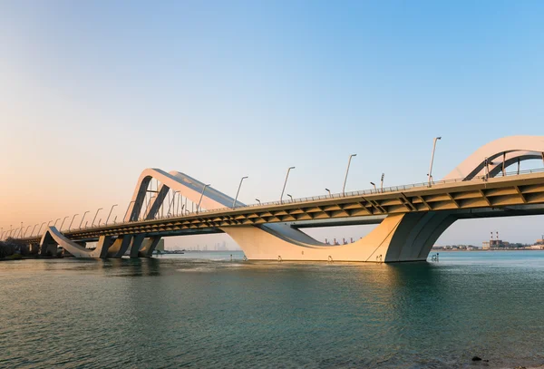 Scheich-Zayed-Brücke, abu dhabi, vereinigte arabische Emirate — Stockfoto