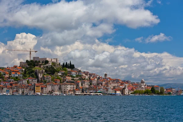 Sibenik, Croazia vista dal mare — Foto Stock