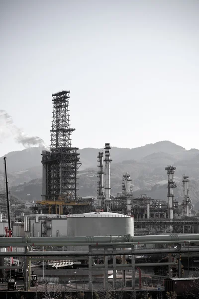 Vista di un impianto di raffineria di petrolio — Foto Stock