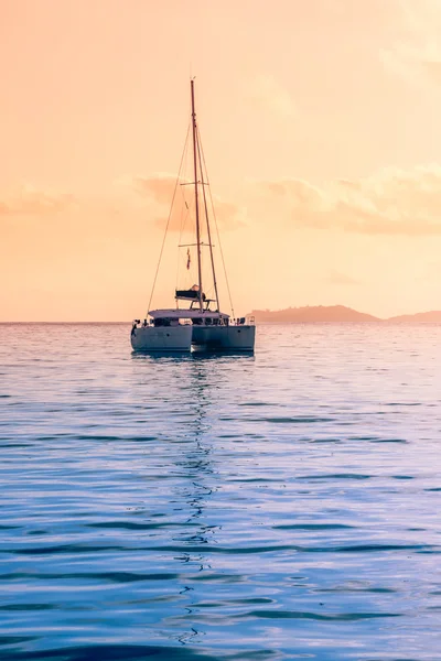 Fritids Yacht på Indiska oceanen — Stockfoto