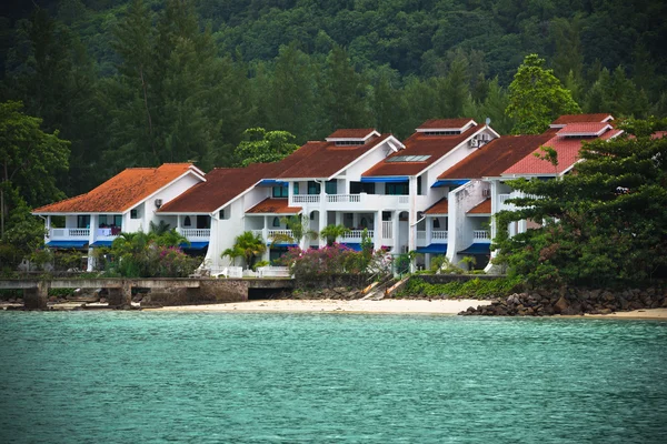 Huizen aan de kust van Mahe island, Seychellen — Stockfoto